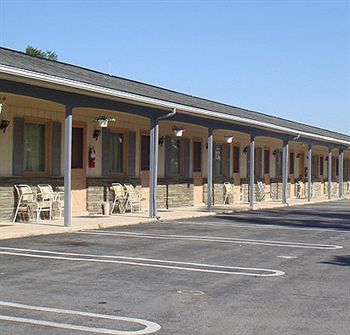 Travelodge By Wyndham Strasburg/Lancaster Amish Country Екстериор снимка