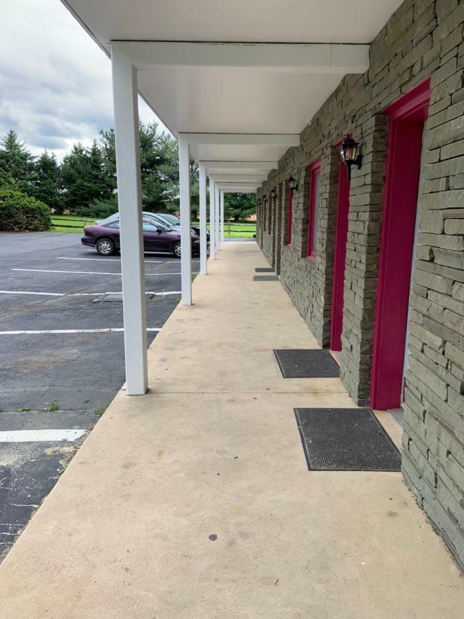 Travelodge By Wyndham Strasburg/Lancaster Amish Country Екстериор снимка