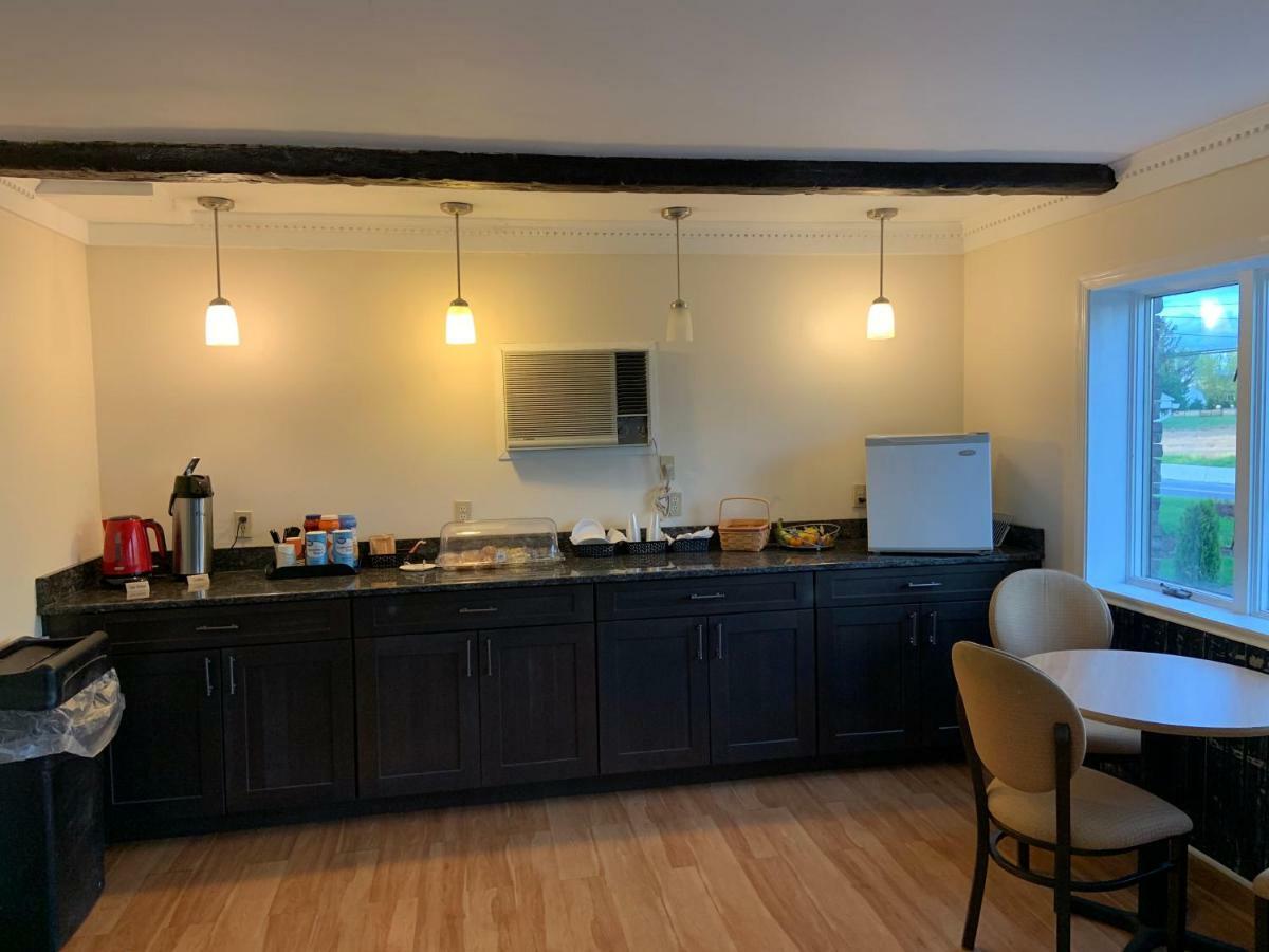 Travelodge By Wyndham Strasburg/Lancaster Amish Country Екстериор снимка