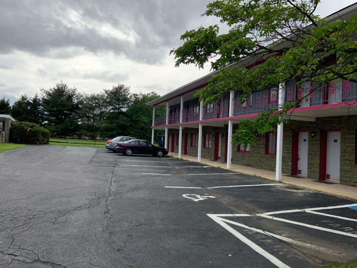Travelodge By Wyndham Strasburg/Lancaster Amish Country Екстериор снимка